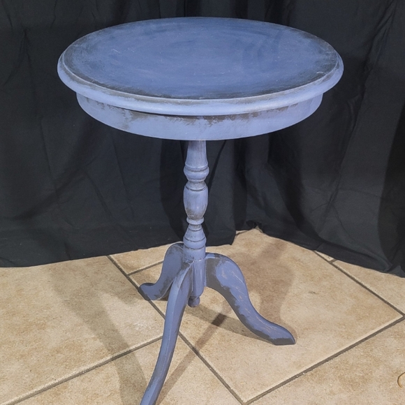 Blue Side Table with Grunge Finish - Picture 3 of 6